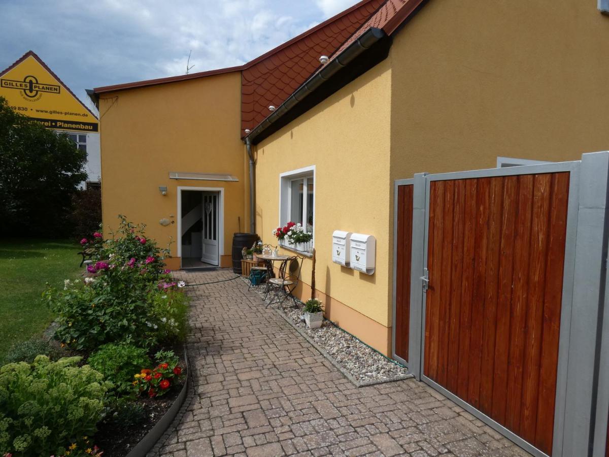 Ferienwohnung Am Schloss Reuterstadt Stavenhagen Dış mekan fotoğraf