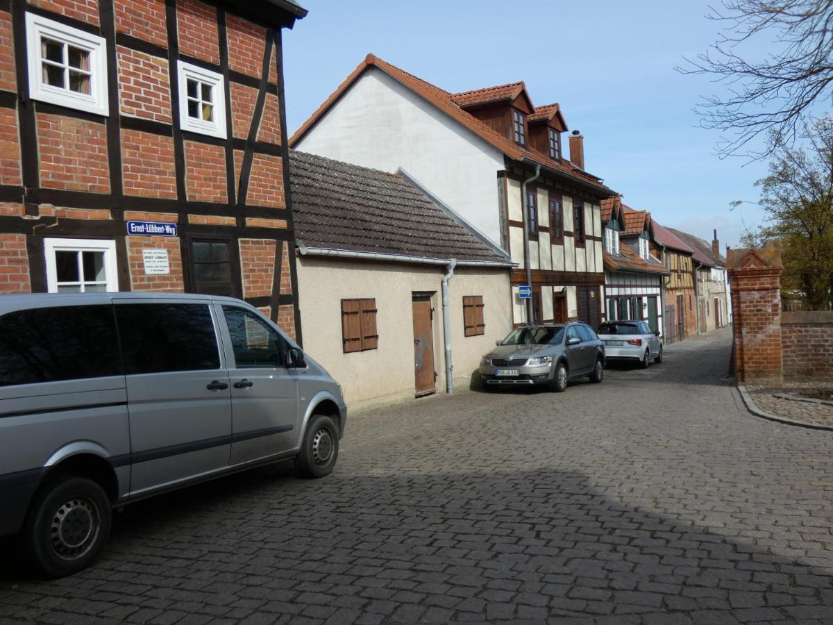 Ferienwohnung Am Schloss Reuterstadt Stavenhagen Dış mekan fotoğraf