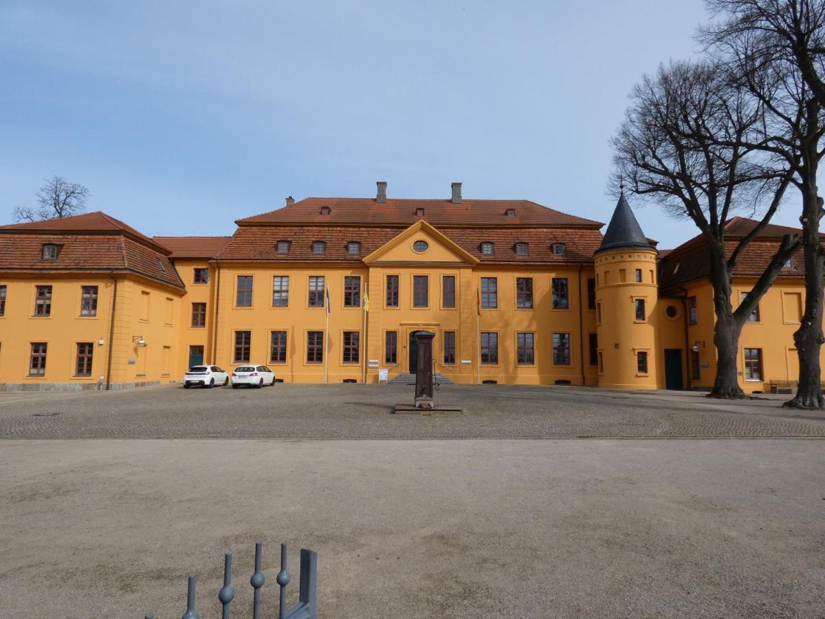 Ferienwohnung Am Schloss Reuterstadt Stavenhagen Dış mekan fotoğraf